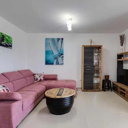 Villa Beachfront Three Bedroom With Hot Tub - Sgb3