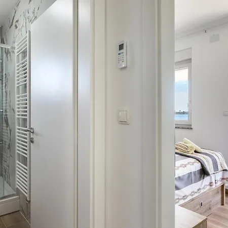 Beachfront Three Bedroom With Hot Tub - Sgb3 Villa *