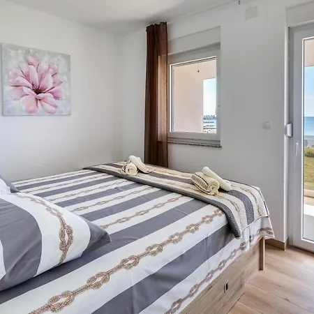 Beachfront Three Bedroom With Hot Tub - Sgb3 Villa Privlaka (Zadar)